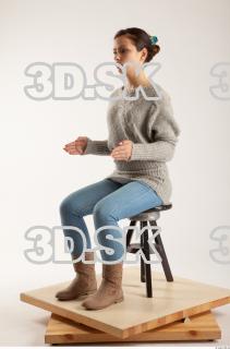 Sitting reference of EmÃ­lie 0016